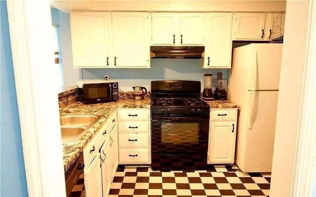 Building Photo - 852 Glynn Oaks Dr