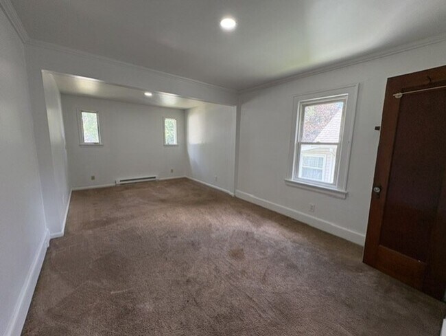 Building Photo - 461 Allenford St