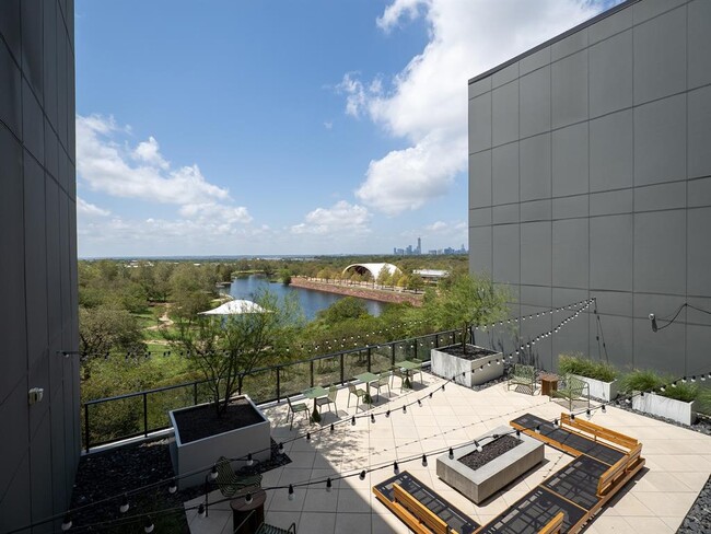 Building Photo - 1701 Simond Ave Ave