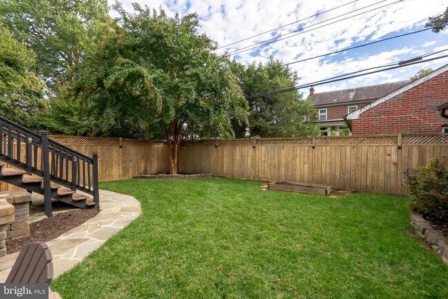 Building Photo - 200 Summers Dr