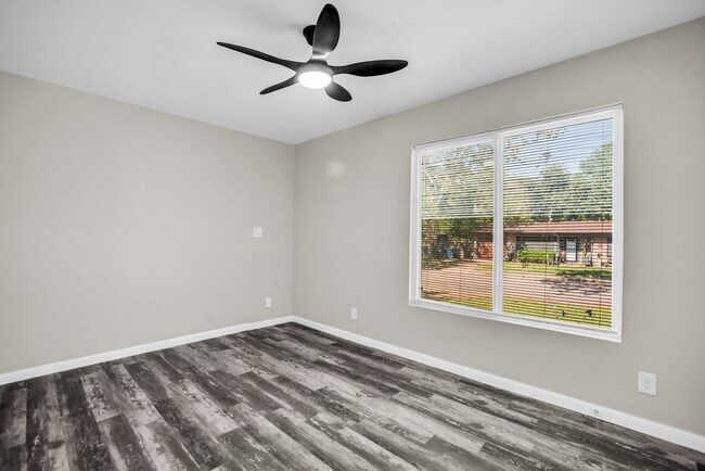Building Photo - 125 Vandenburg Dr