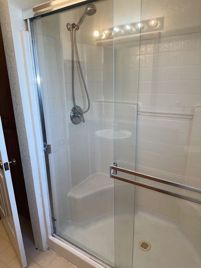 Building Photo - 3 Bedroom 2 Bath Home Located in the Cutten/Ridgewood Area