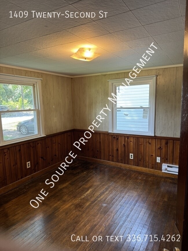 Building Photo - 1409 NE 22nd St