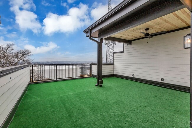 Building Photo - 418 37th Ave N