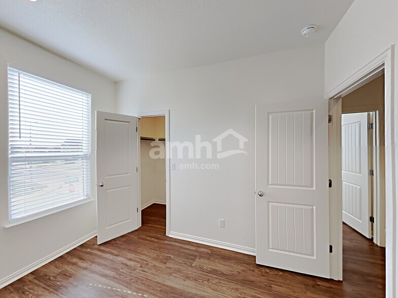 Building Photo - 2709 Wolfcreek