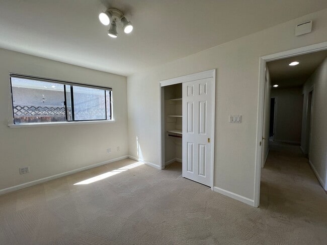 Building Photo - Updated Single Story Home located in Conve...