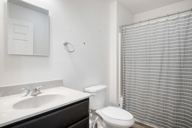 Building Photo - 1313 Giles Rd