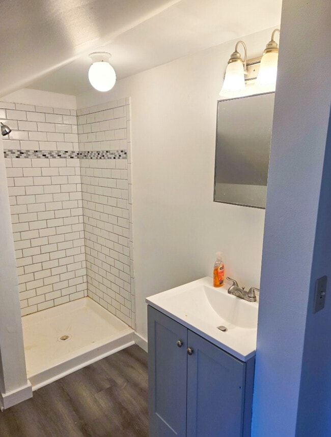 Building Photo - 576 Maine Ave