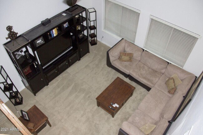 Building Photo - Charming 3 bedroom plus den and 2.5 bath home with full SOLAR !!