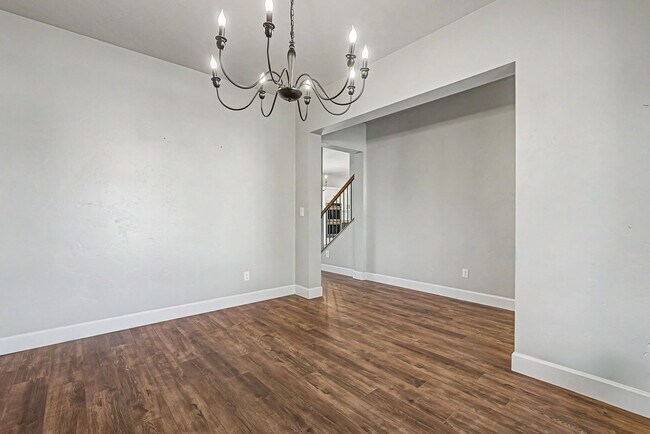 Building Photo - 5140 N Elmstone Ave