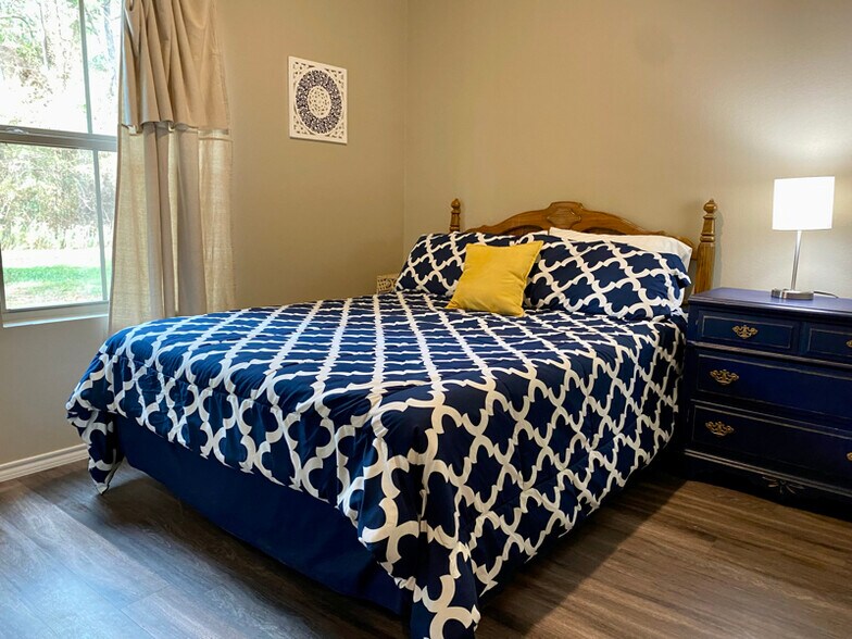 Building Photo - 798 Madison St