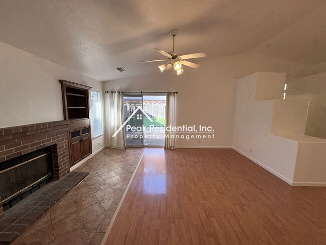 Building Photo - Charming 3bd/2ba Elk Grove Home With 2 Car Garage!