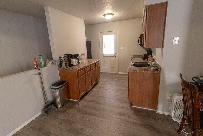 Building Photo - 204 Wheaton Ct