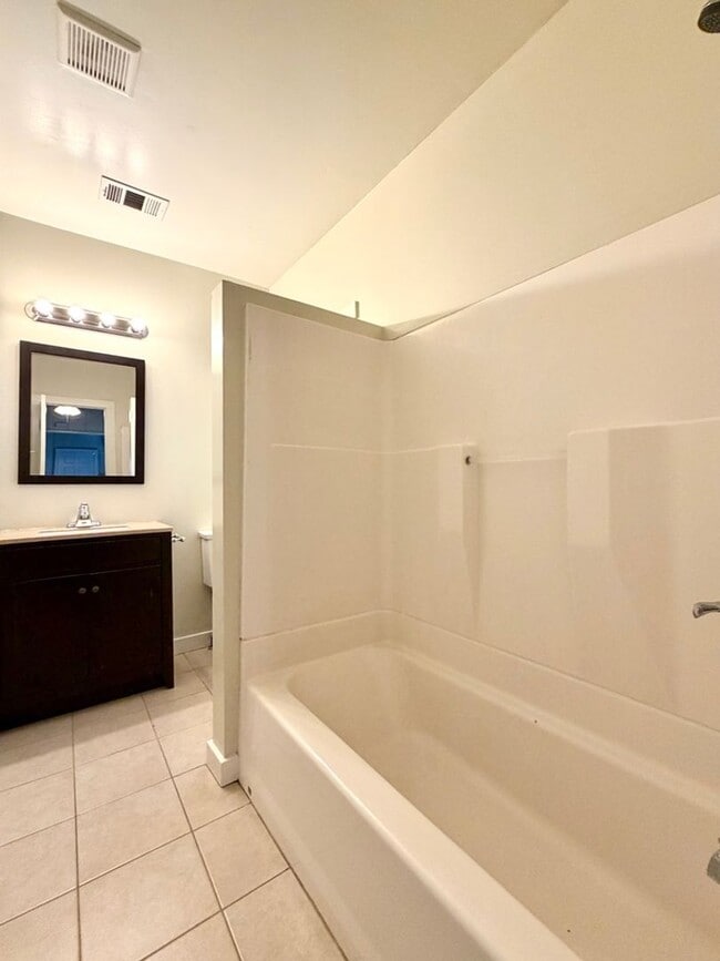 Building Photo - Adorable Downtown Upland Bungalow