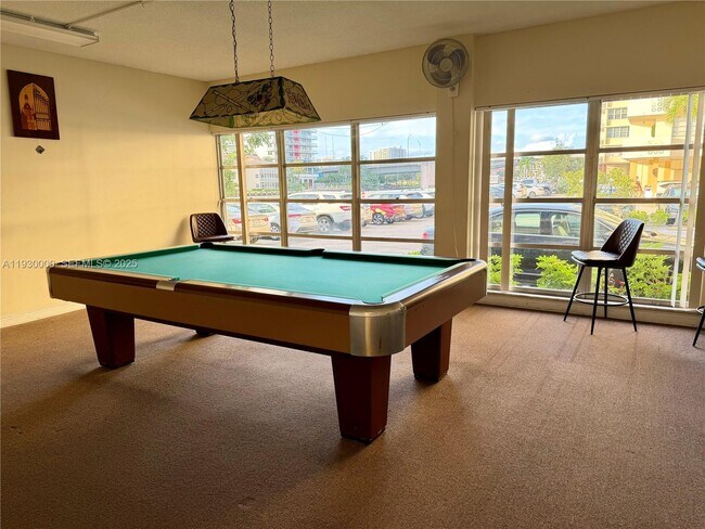 Building Photo - 1833 S Ocean Dr