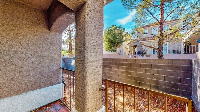 Building Photo - "Charming Las Vegas Retreat: 2-Bed Oasis o...