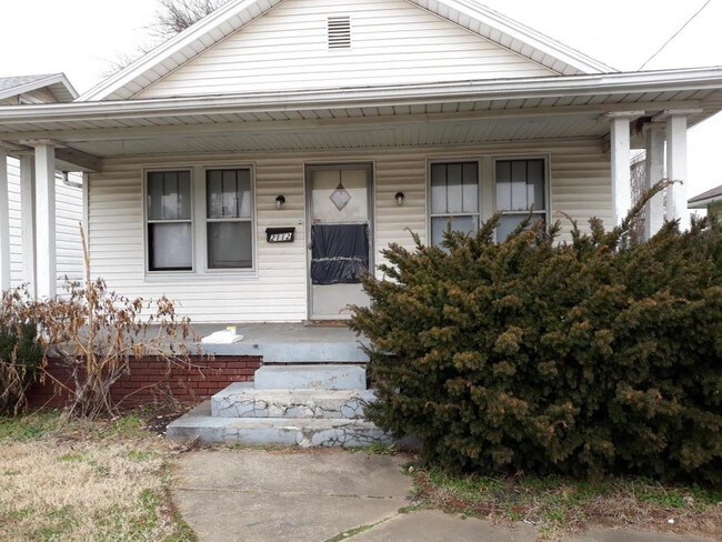 Building Photo - 2112 E Division St.