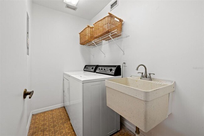 Building Photo - 3408 W Swann Ave