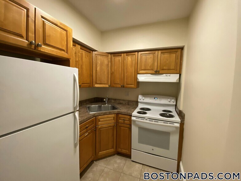 Building Photo - 55 Park Dr