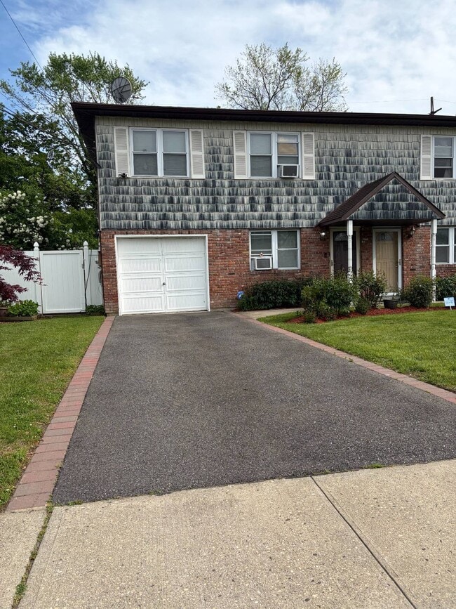 Building Photo - 52 B Evergreen St