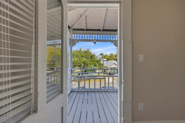 Building Photo - 300 E 3rd St