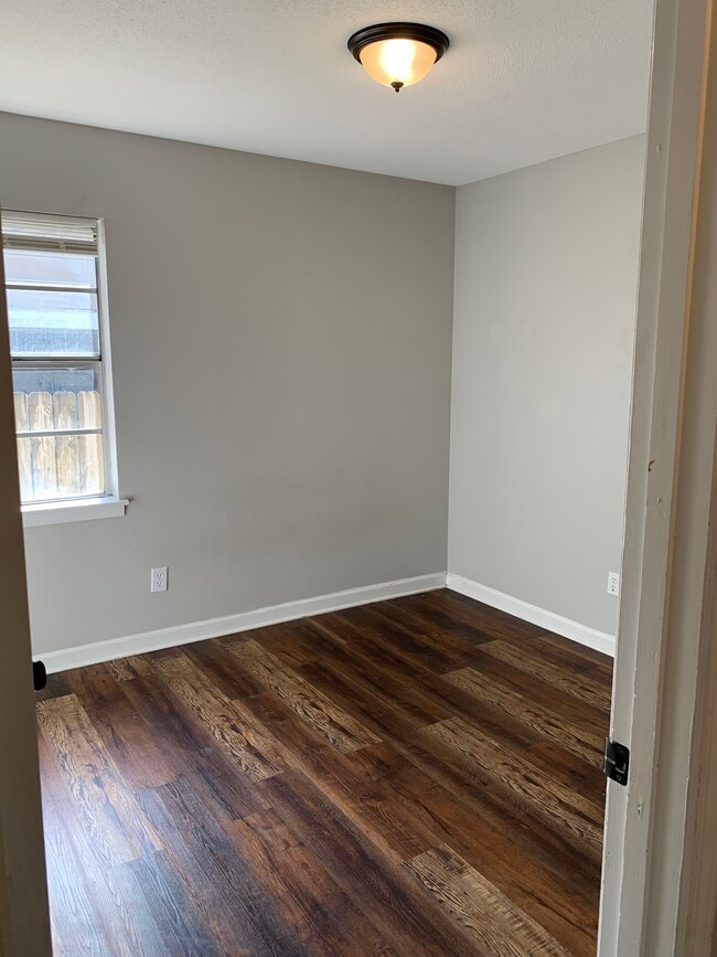 Building Photo - 8082 Ashbrook Dr