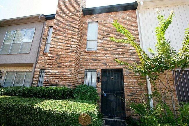 Primary Photo - 6111 Beverly Hill St