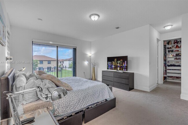 Building Photo - 3332 W 95th Terrace