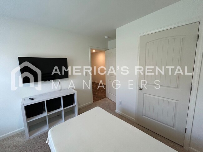Building Photo - Home for rent in Northport! Furnished ($2195/mo) or Unfurnished ($1995/mo!)!