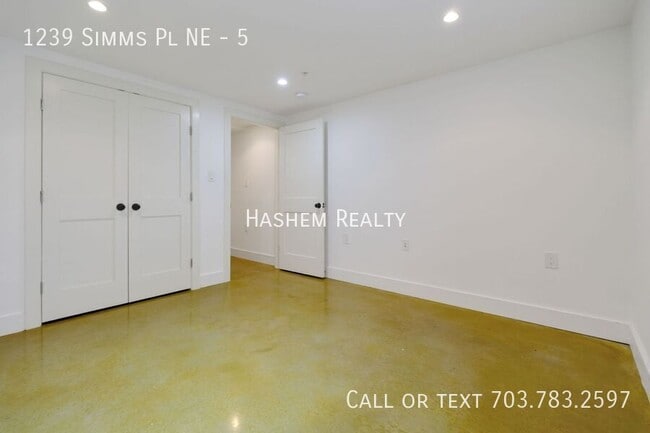 Building Photo - 1239 Simms Pl NE