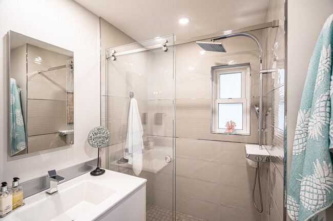 Building Photo - 100 Venetian Dr