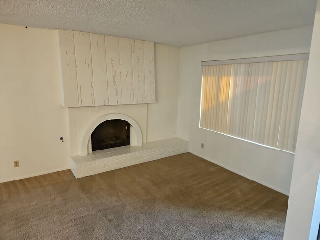 Building Photo - Spacious 4-Bedroom Home with Large Backyard & Covered Patio!