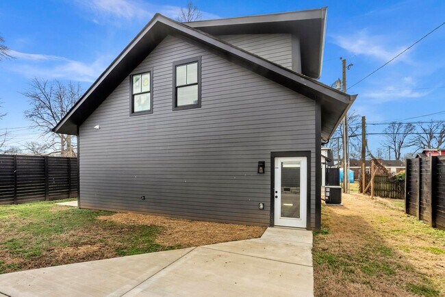Building Photo - 942 Maxwell Ave