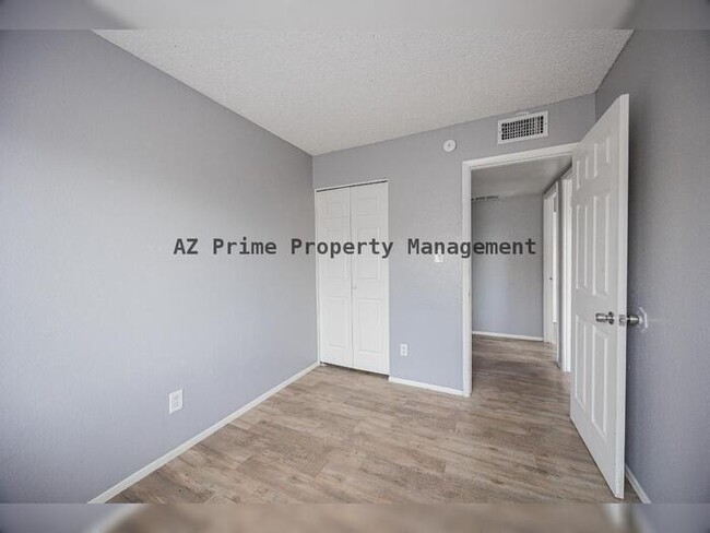 Building Photo - 5440 W Belleview St