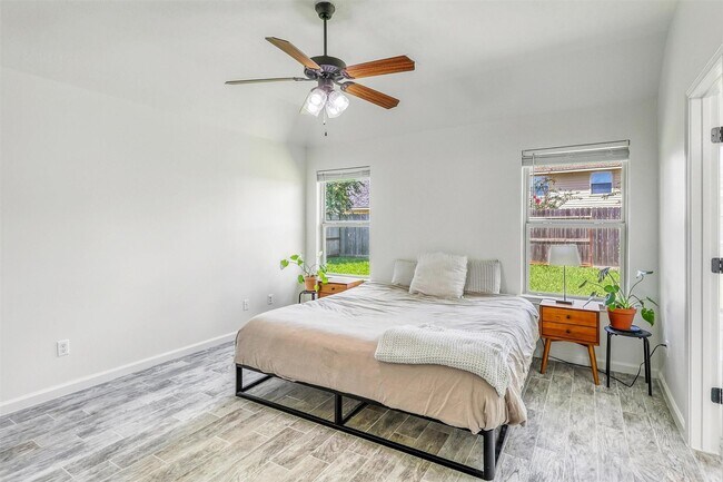 Building Photo - 6015 Wildbriar Ln