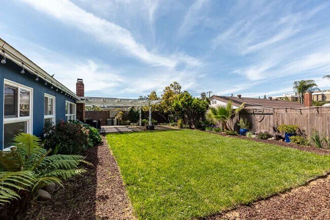 Building Photo - ** AMAZING ALLIED GARDENS 3/2 HOME 2 CAR G...