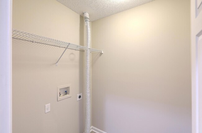 Building Photo - 8074 Shadow Oak Dr