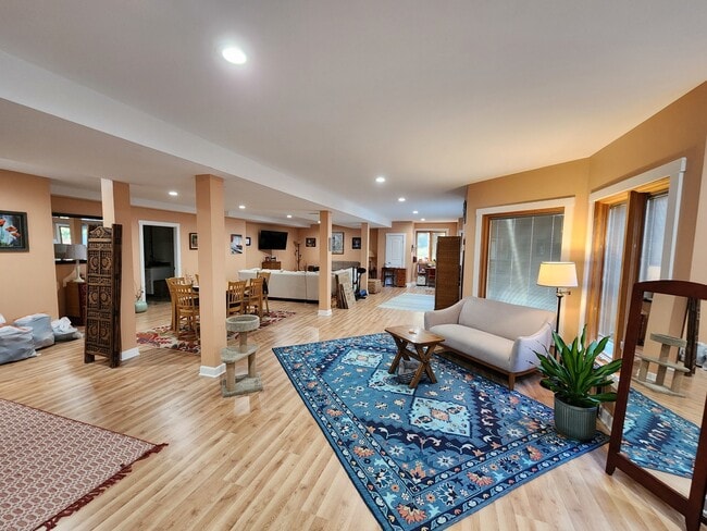 Building Photo - 1504 marshland Way
