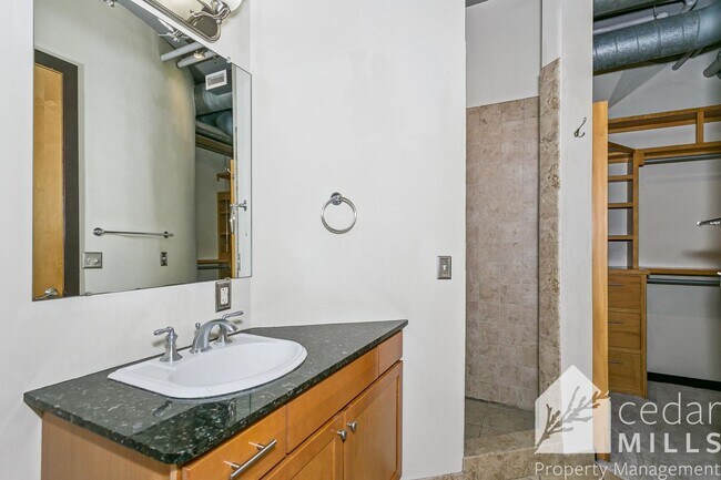 Building Photo - Lofts at St. Francis! 2 bed/2 bath for rent