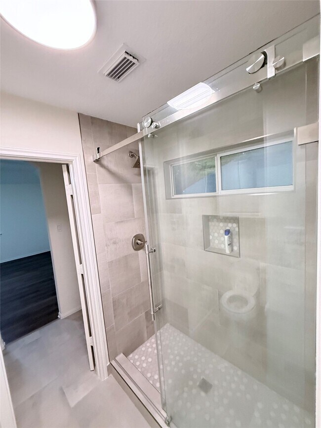 Building Photo - 18406 S Roaring River Ct