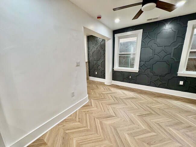 Building Photo - 5616 Phillips Ave