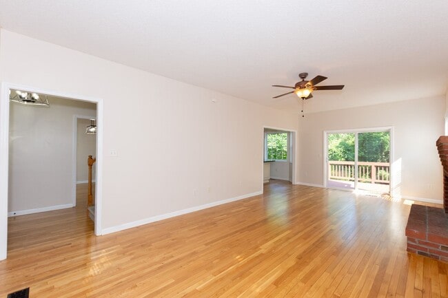 Building Photo - MOVE-IN READY