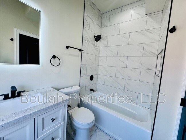 Building Photo - 1306 Sidney St