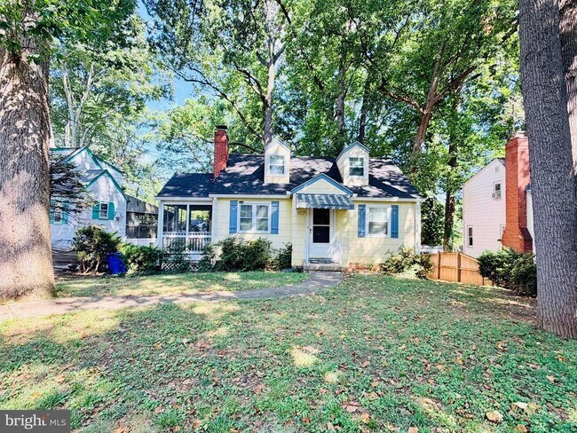 Building Photo - 907 Heron Dr