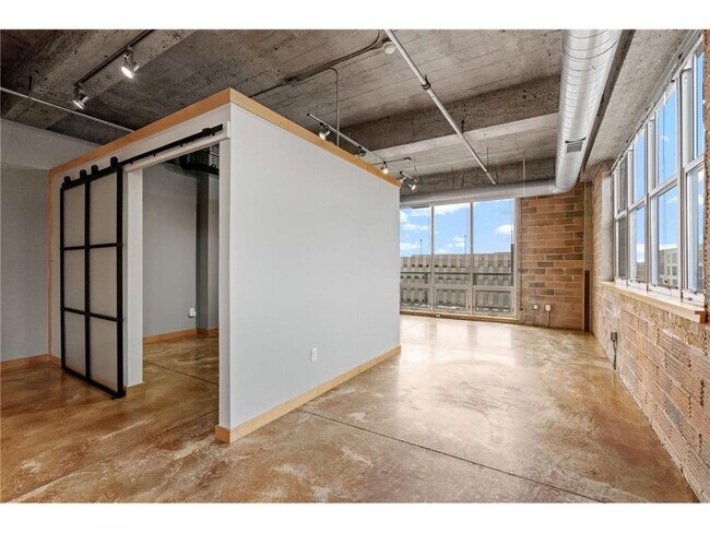 Building Photo - 901 N 3rd St