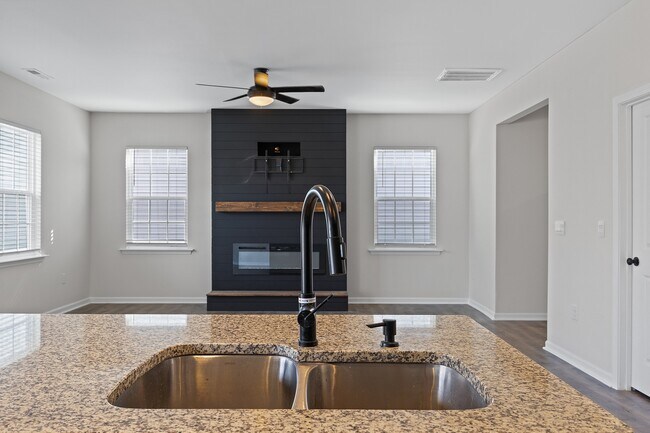 Building Photo - 49 River Bank Rd