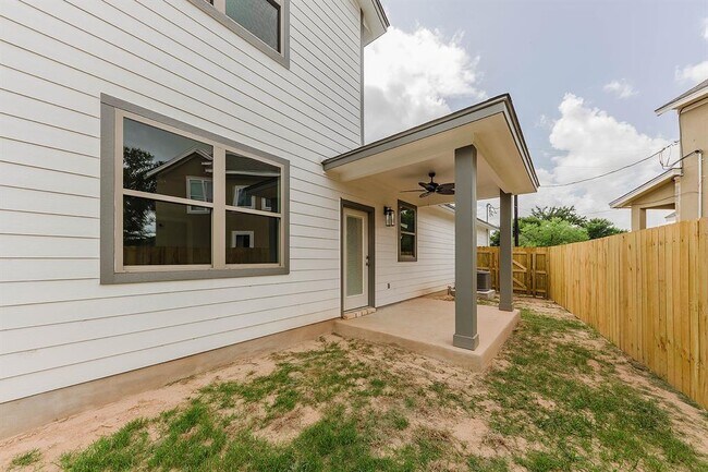 Building Photo - 122 Kikipua