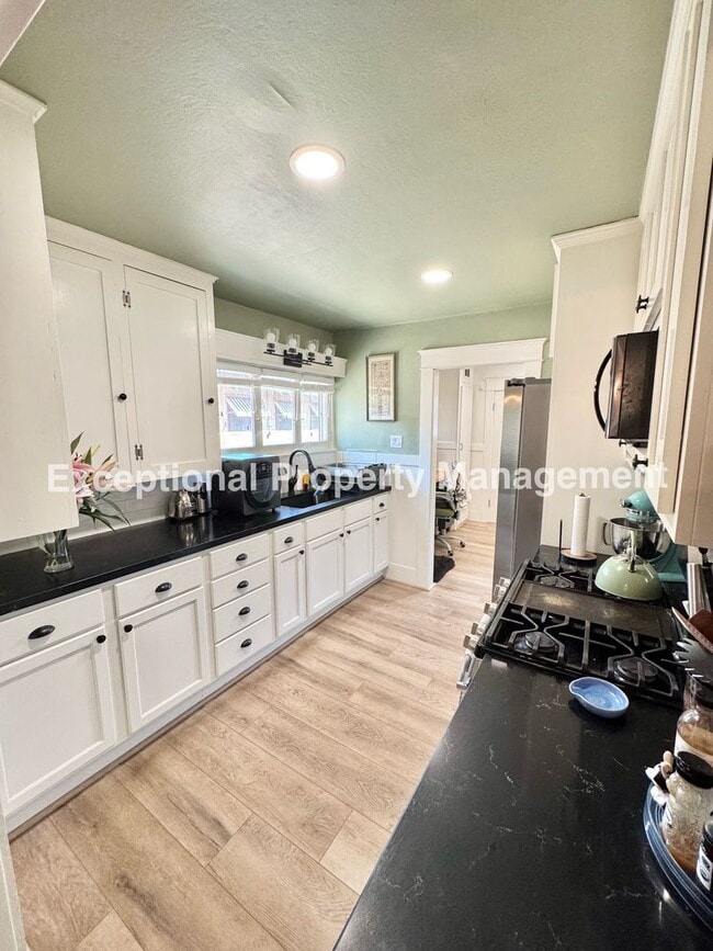 Building Photo - Great 2 bed 1 bath Craftsman home!