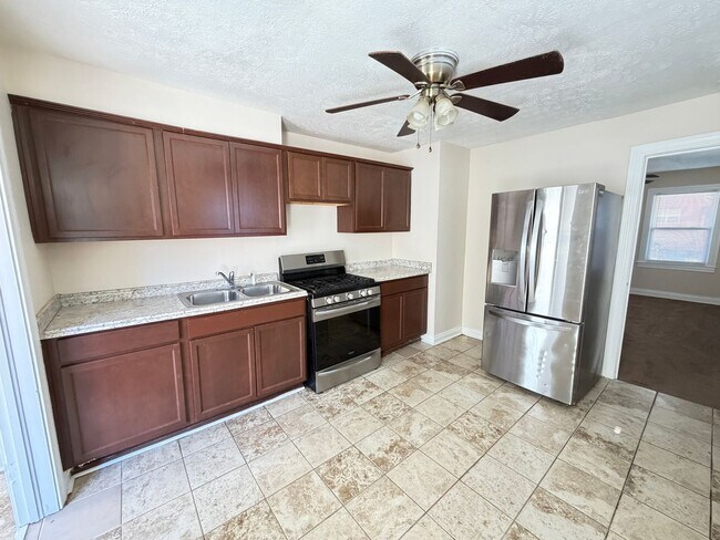 Building Photo - Nice 2 Bedroom And 1 Bath Home