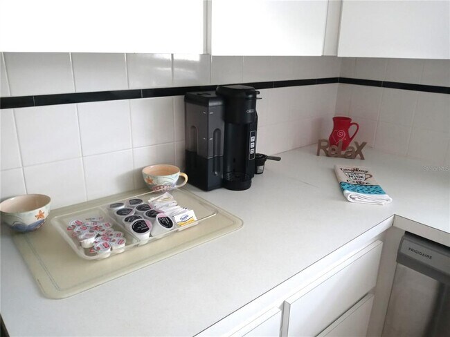 Building Photo - 821 Helena Dr